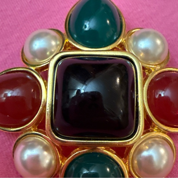 JOAN RIVERS Cabochon Faux Pearl Maltese Cross Brooch Modest Jewelry 2 1/2” - Picture 4 of 10